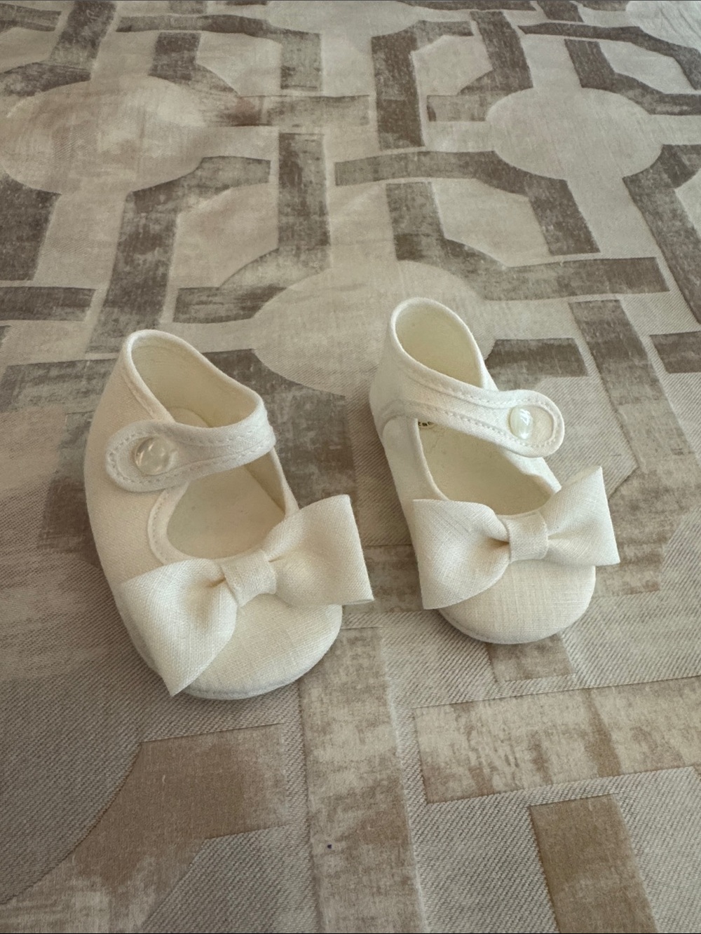 Baby Bow Mary Jane Shoes in Ivory